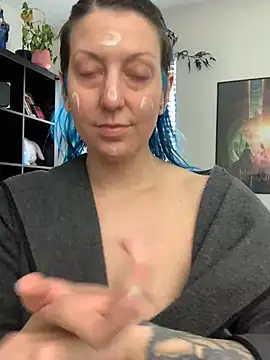 MissCumberdale online show from January 26, 6:06 pm