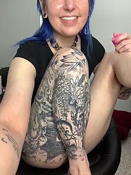 MissCumberdale online show from October 8, 6:27 pm