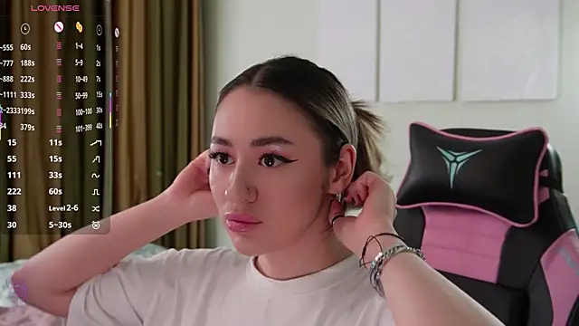 Snapshot of Fiona-Love chatting on November 5, 3:23 pm Fiona-Love online show from November 5, 3:23 pm