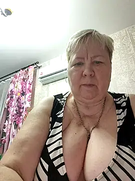 EffectFiona online show from November 3, 1:40 am