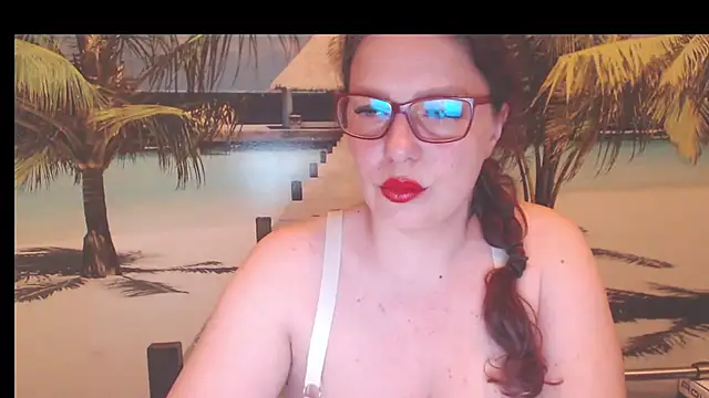 Snapshot of Queen__Natasha chatting on June 17, 9:05 pm Queen Natasha online show from June 17, 9:05 pm