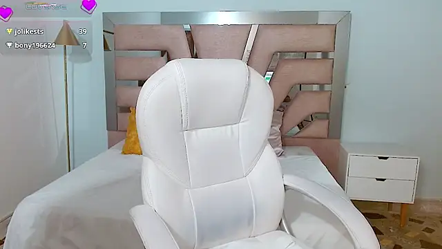 sophia hadid online show from December 2, 8:44 pm