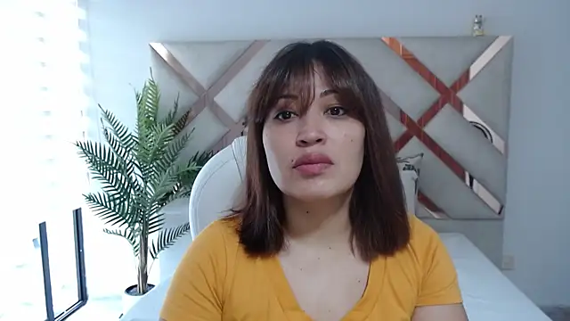 Snapshot of sophia_hadid chatting on March 22, 3:09 pm sophia hadid online show from March 22, 3:09 pm