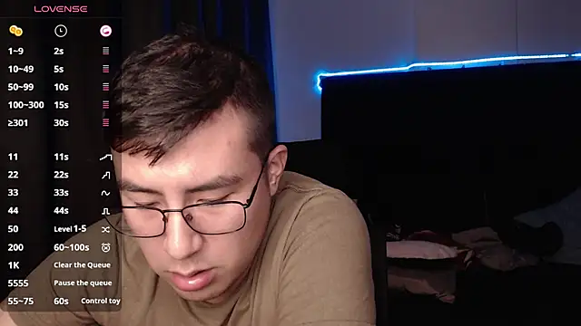 andrewmhilton  online show from October 14, 6:47 am