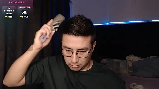 andrewmhilton  online show from December 15, 6:17 am