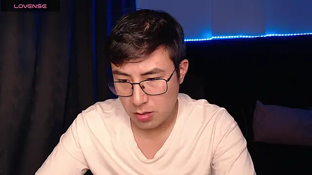 andrewmhilton  online show from March 25, 5:57 am