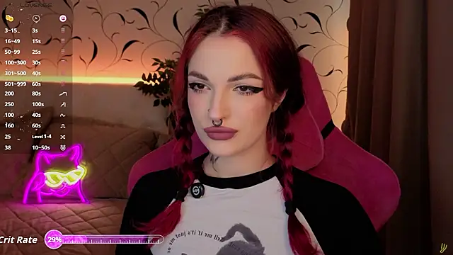 Snapshot of BratzieDarsie chatting on February 5, 11:04 am BratzieDarsie online show from February 5, 11:04 am