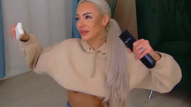 Snapshot of Bailey_Rush chatting on November 7, 5:24 pm Bailey Rush online show from November 7, 5:24 pm