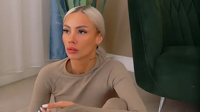 Bailey Rush online show from December 5, 3:52 pm