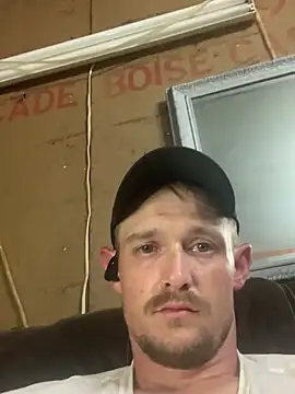 Snapshot of Midwestalpha chatting on June 22, 6:10 am Midwestalpha online show from June 22, 6:10 am