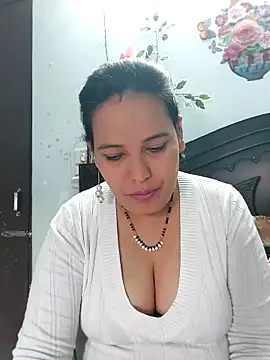 Poojabhabi101 online show from December 19, 6:42 am