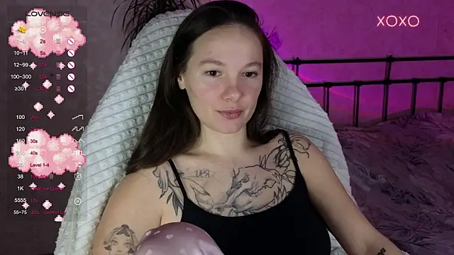 lil luna x online show from December 18, 8:04 pm