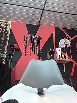 Snapshot of mal_x chatting on October 1, 2:01 pm mal x online show from October 1, 2:01 pm