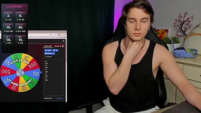 Snapshot of Vincent_Strong chatting on October 31, 7:04 pm Vincent Strong online show from October 31, 7:04 pm