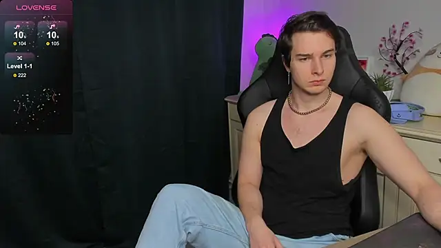 Snapshot of Vincent_Strong chatting on November 2, 8:17 am Vincent Strong online show from November 2, 8:17 am