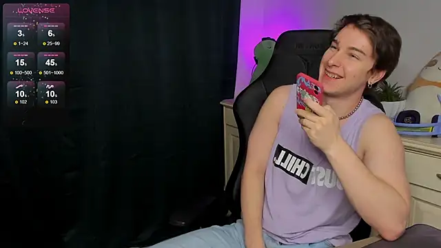 Snapshot of Vincent_Strong chatting on November 10, 8:13 am Vincent Strong online show from November 10, 8:13 am