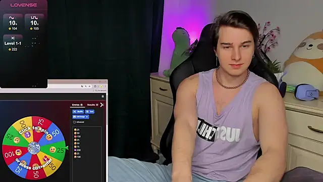 Snapshot of Vincent_Strong chatting on November 15, 8:33 am Vincent Strong online show from November 15, 8:33 am