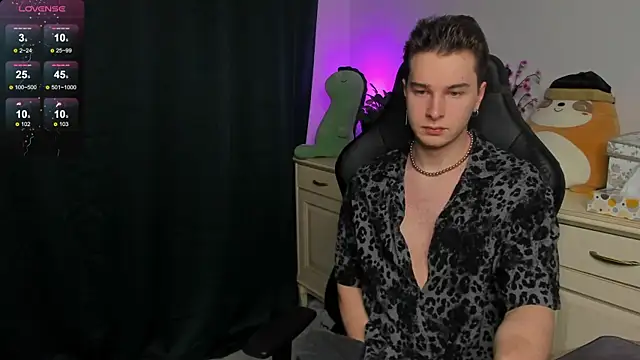 Vincent Strong online show from December 4, 3:38 am