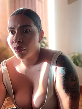 GigiiStone online show from November 17, 9:42 pm