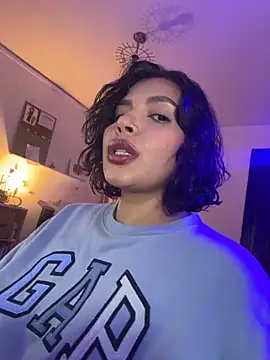 GigiiStone online show from December 15, 11:42 pm