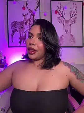 GigiiStone online show from April 4, 10:40 pm