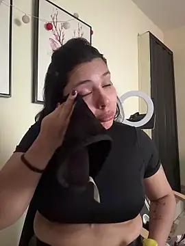 GigiiStone online show from April 21, 5:06 pm