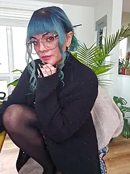 anyalikestosuck online show from November 26, 9:05 pm