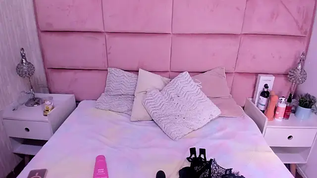 Snapshot of HannaTaylor chatting on July 9, 2:26 am HannaTaylor online show from July 9, 2:26 am