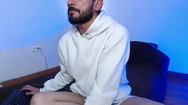 Snapshot of Andres_ramsey chatting on December 14, 12:05 am Andres ramsey online show from December 14, 12:05 am