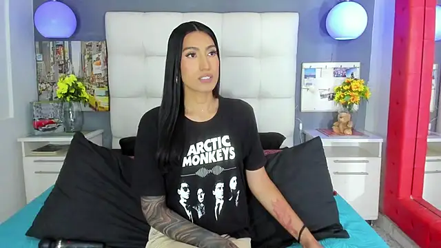 Snapshot of Taly_Fox chatting on December 15, 9:19 pm Taly Fox online show from December 15, 9:19 pm