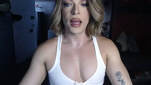 Snapshot of allifit01 chatting on December 22, 12:35 pm allifit01 online show from December 22, 12:35 pm