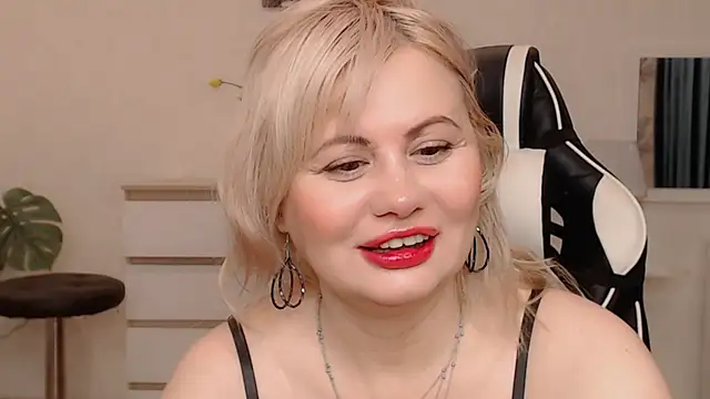 Lola Richie online show from October 12, 5:50 am