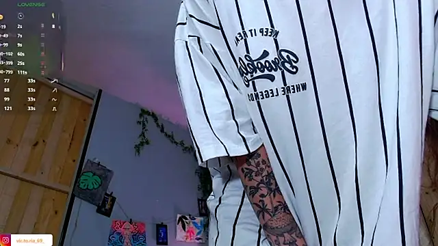 VickyJackson  online show from October 8, 4:59 pm