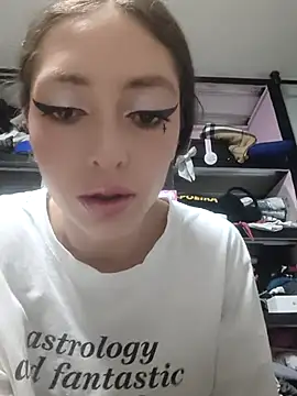 VickyJackson  online show from March 27, 12:49 am