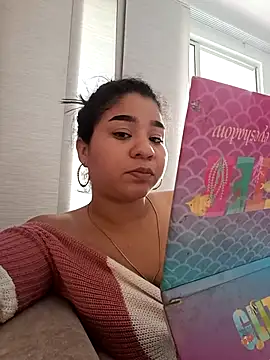 Snapshot of Yelly chatting on February 9, 2:54 pm Yelly online show from February 9, 2:54 pm