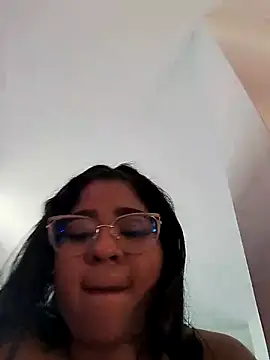 Snapshot of Yelly chatting on February 12, 3:18 pm Yelly online show from February 12, 3:18 pm