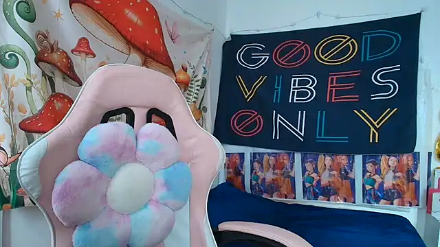 LovelyAzucena online show from July 7, 1:48 pm