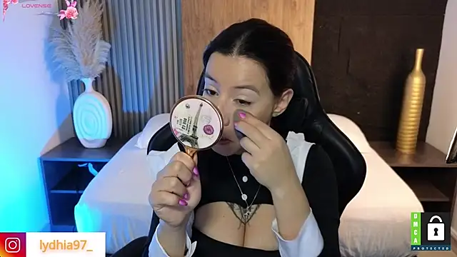 Snapshot of lydhia97_ chatting on January 11, 2:30 am lydhia97 online show from January 11, 2:30 am