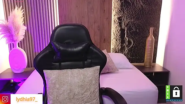 Snapshot of lydhia97_ chatting on January 22, 2:26 am lydhia97 online show from January 22, 2:26 am