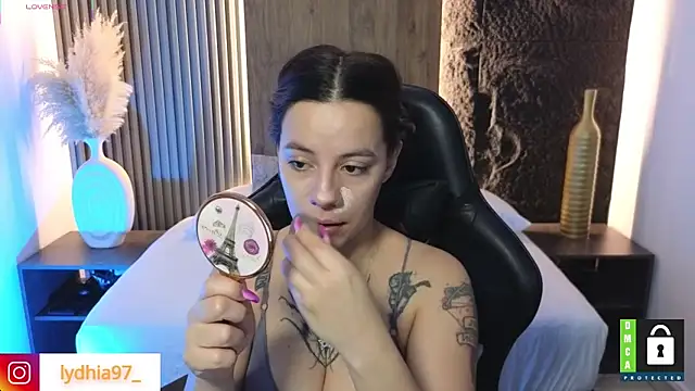 Snapshot of lydhia97_ chatting on January 25, 2:15 am lydhia97 online show from January 25, 2:15 am