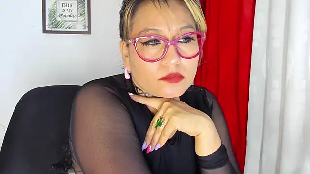 Snapshot of Victoria_Caruso chatting on December 18, 1:26 am Victoria Caruso online show from December 18, 1:26 am