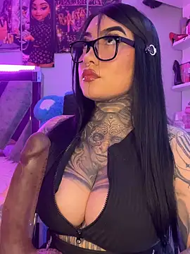 Snapshot of CloeeBeckam chatting on February 21, 3:07 am CloeeBeckam online show from February 21, 3:07 am