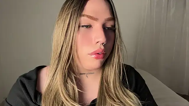 Snapshot of IsabellaFigueredo__ chatting on March 1, 12:12 am IsabellaFigueredo online show from March 1, 12:12 am