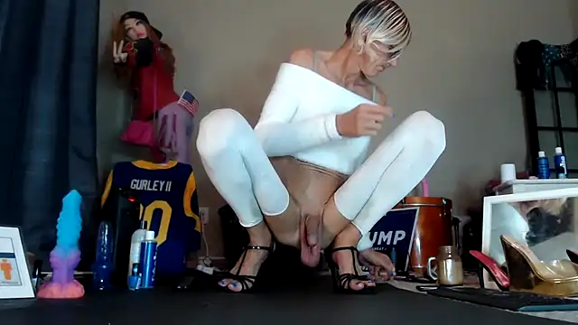 Snapshot of Taylorsexbot chatting on December 10, 12:39 am Taylorsexbot online show from December 10, 12:39 am