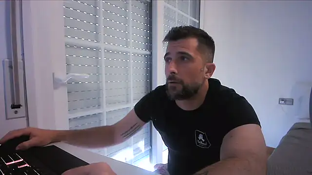 Snapshot of alex877x chatting on June 23, 5:44 pm alex877x online show from June 23, 5:44 pm