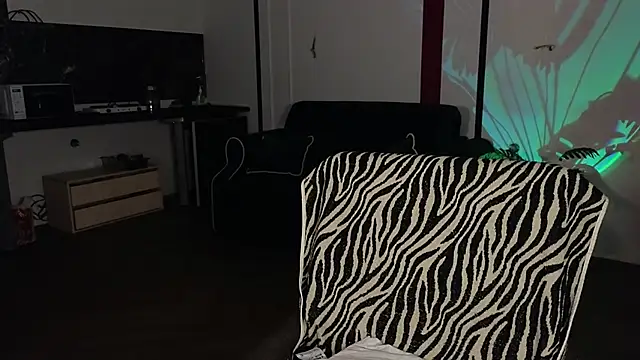 Snapshot of ATOMIC-KETCHUP chatting on October 31, 10:49 am ATOMIC-KETCHUP online show from October 31, 10:49 am