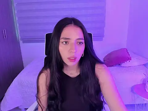 Snapshot of Camila_ec2 chatting on February 21, 10:44 pm Camila ec2 online show from February 21, 10:44 pm