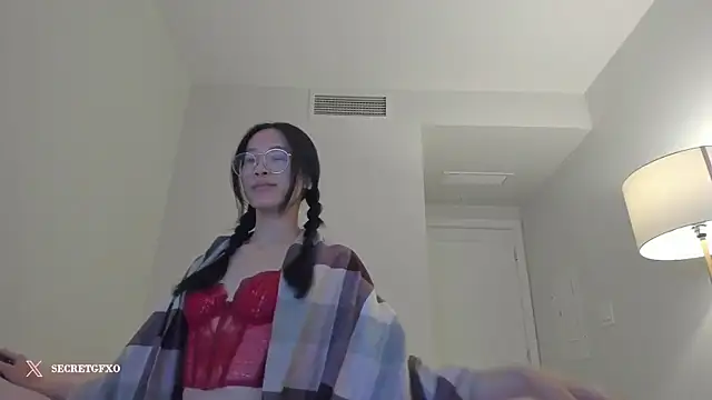 Snapshot of secretgirlfriendxo chatting on December 2, 5:26 am secretgirlfriendxo online show from December 2, 5:26 am