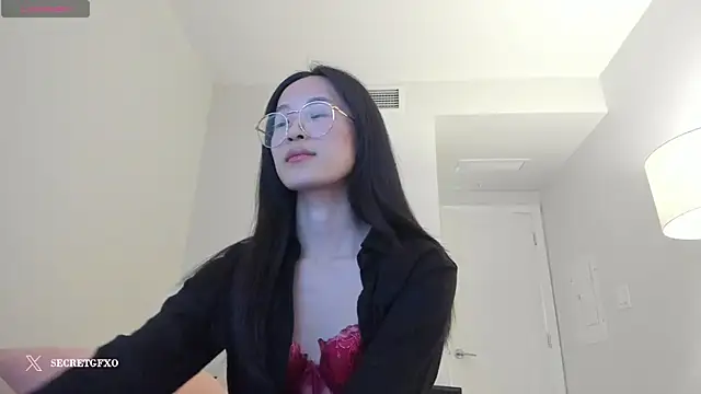 Snapshot of secretgirlfriendxo chatting on December 21, 5:58 am secretgirlfriendxo online show from December 21, 5:58 am
