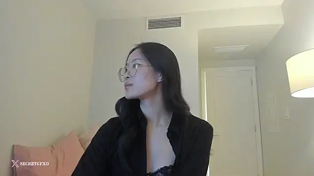 Snapshot of secretgirlfriendxo chatting on February 22, 1:55 am secretgirlfriendxo online show from February 22, 1:55 am